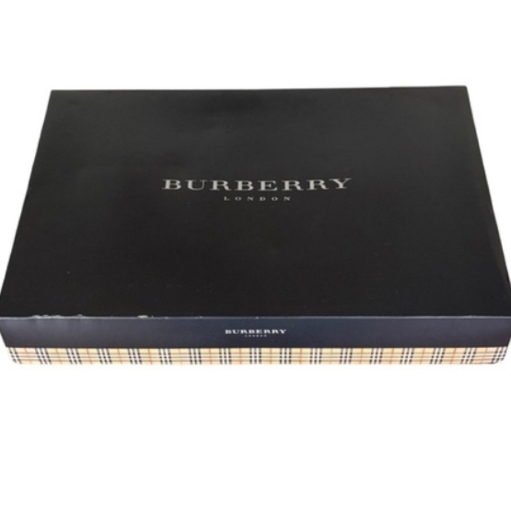 BURBERRY TRADITIONAL PLAID BATH TOWEL NWT IN BOX - Picture 3 of 4